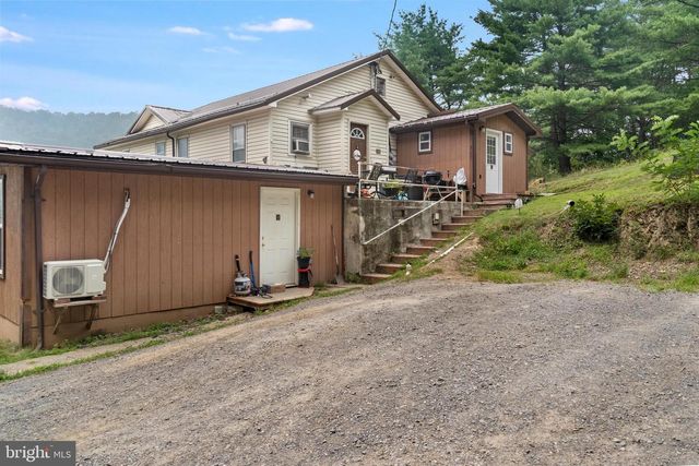 1499 VALLEY RD, Berkeley Springs, WV 25411