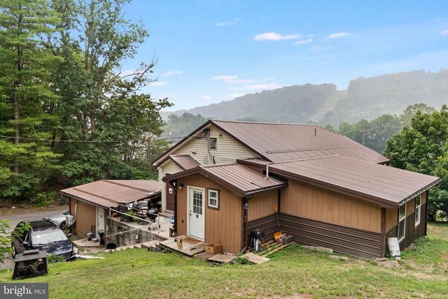 1499 VALLEY RD, Berkeley Springs, WV 25411