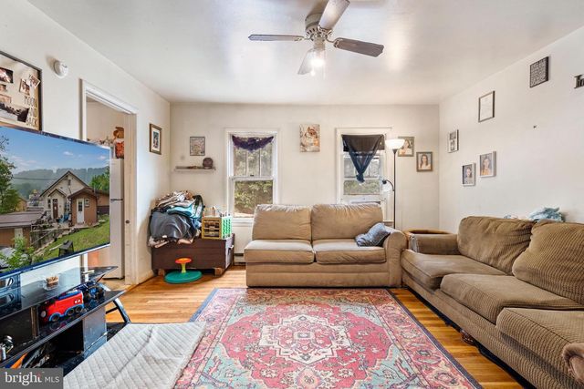 1499 VALLEY RD, Berkeley Springs, WV 25411