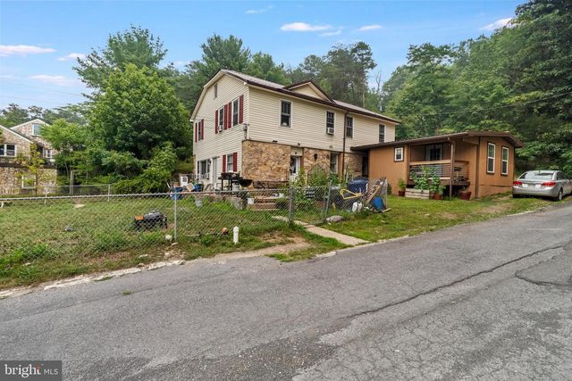 1499 VALLEY RD, Berkeley Springs, WV 25411
