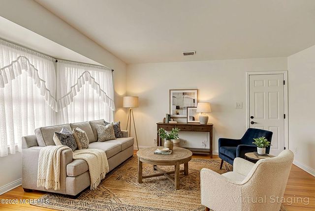 8 Hutchinson Road, Allentown, NJ 08501