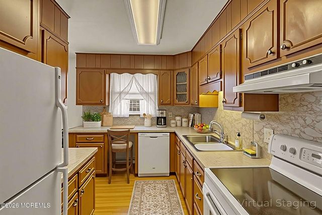 8 Hutchinson Road, Allentown, NJ 08501