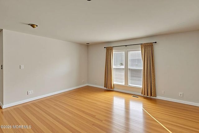 8 Hutchinson Road, Allentown, NJ 08501