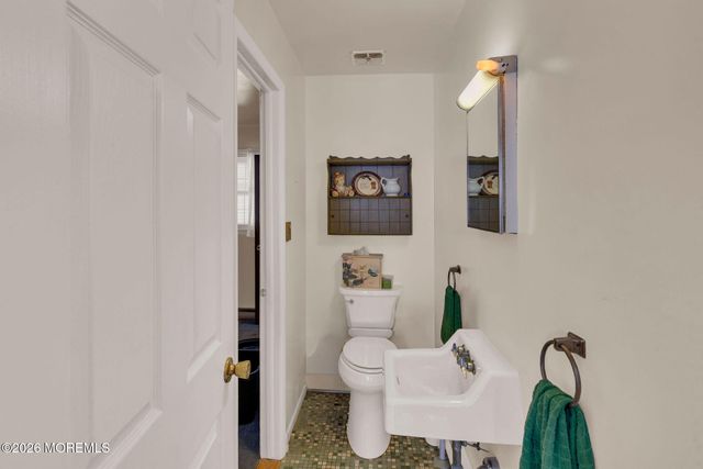 8 Hutchinson Road, Allentown, NJ 08501