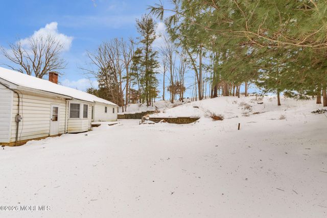 8 Hutchinson Road, Allentown, NJ 08501