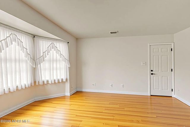 8 Hutchinson Road, Allentown, NJ 08501