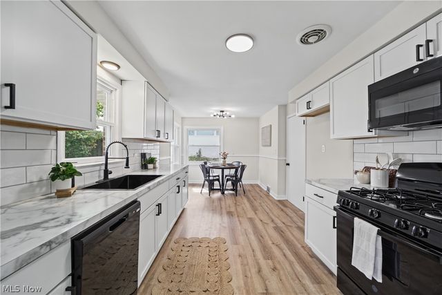 133 Brush Road, Richmond Heights, OH 44143