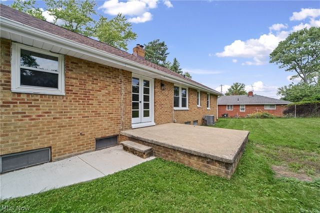 133 Brush Road, Richmond Heights, OH 44143