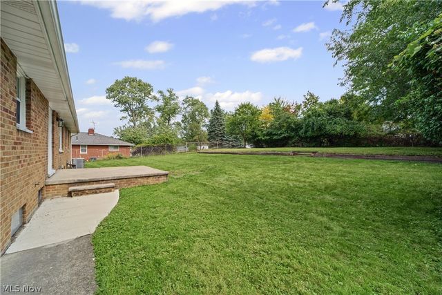 133 Brush Road, Richmond Heights, OH 44143