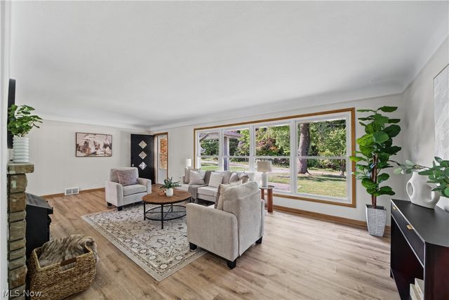 133 Brush Road, Richmond Heights, OH 44143