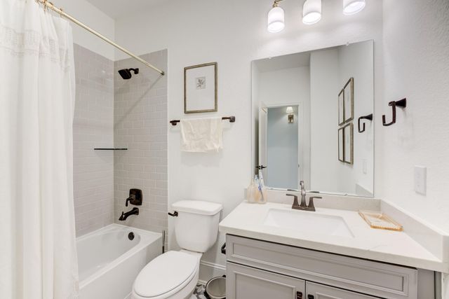 4411 Falcon Lake Drive, Manvel, TX 77578