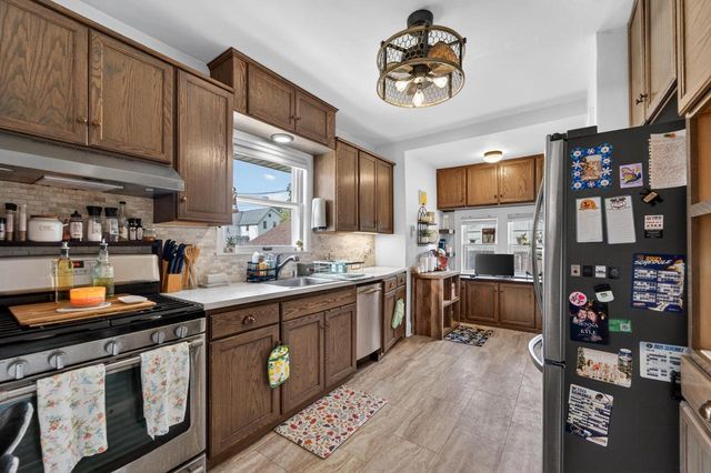 7546 14th AVENUE, Kenosha, WI 53143