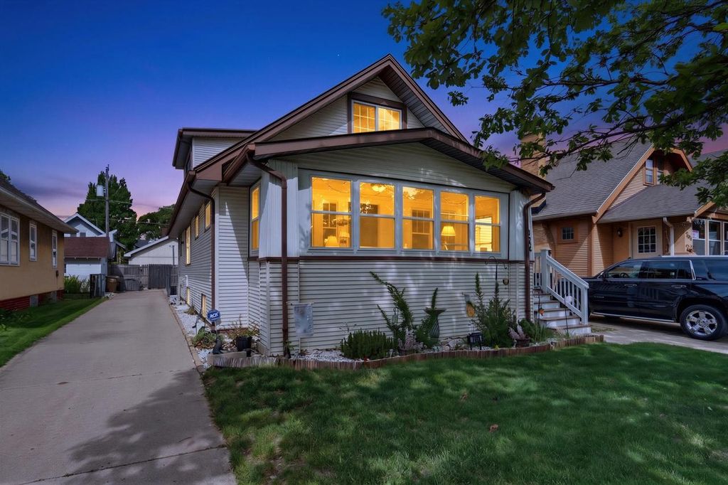 7546 14th AVENUE, Kenosha, WI 53143