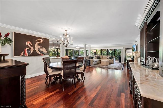 105 Clubhouse LN 389, Naples, FL 34105