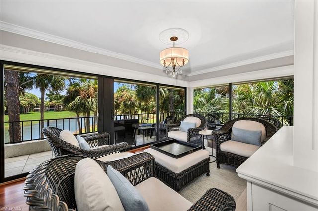 105 Clubhouse LN 389, Naples, FL 34105