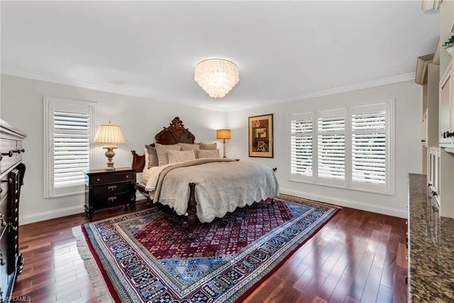 105 Clubhouse LN 389, Naples, FL 34105