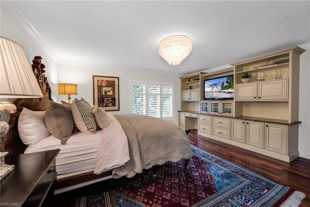 105 Clubhouse LN 389, Naples, FL 34105