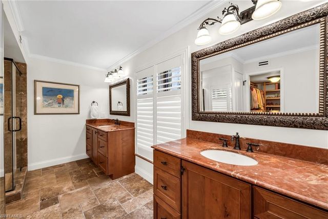 105 Clubhouse LN 389, Naples, FL 34105