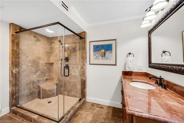 105 Clubhouse LN 389, Naples, FL 34105