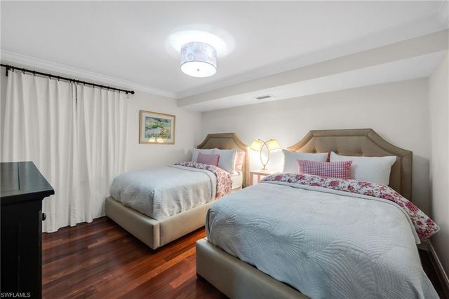 105 Clubhouse LN 389, Naples, FL 34105
