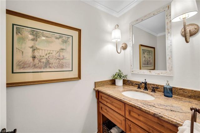 105 Clubhouse LN 389, Naples, FL 34105