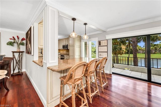 105 Clubhouse LN 389, Naples, FL 34105