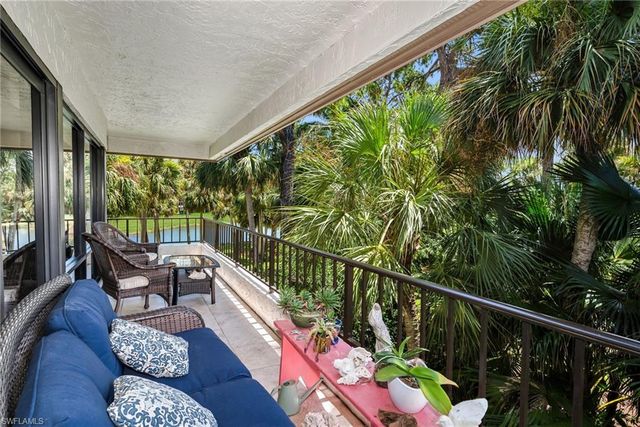 105 Clubhouse LN 389, Naples, FL 34105