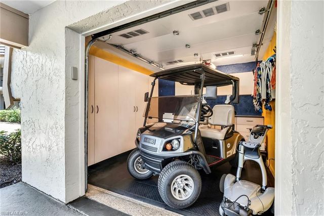 105 Clubhouse LN 389, Naples, FL 34105
