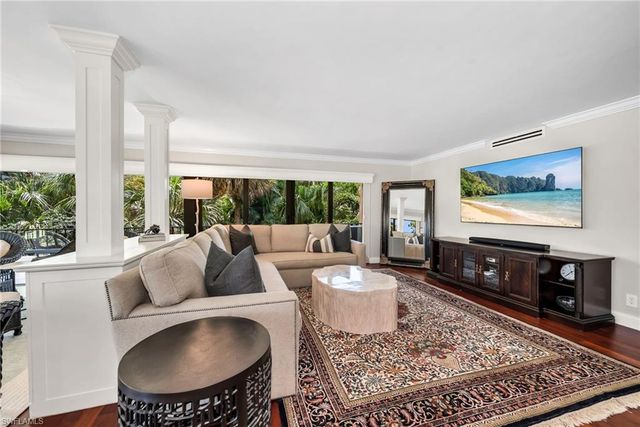 105 Clubhouse LN 389, Naples, FL 34105