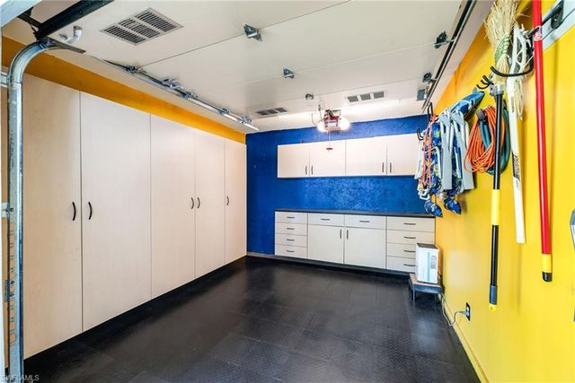 105 Clubhouse LN 389, Naples, FL 34105