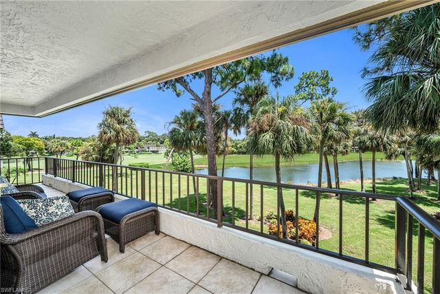 105 Clubhouse LN 389, Naples, FL 34105