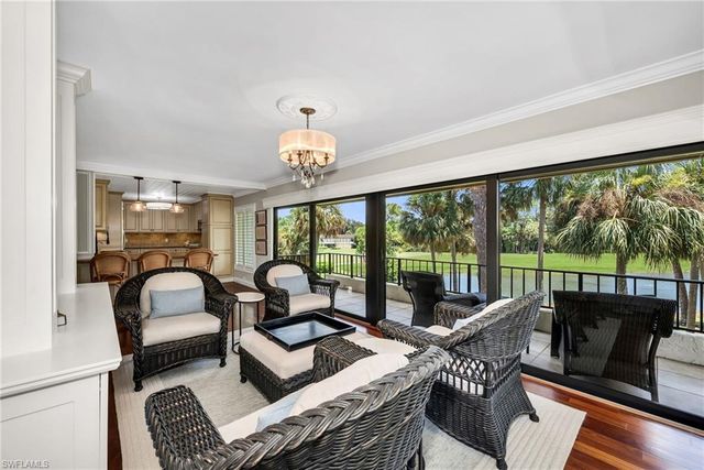 105 Clubhouse LN 389, Naples, FL 34105