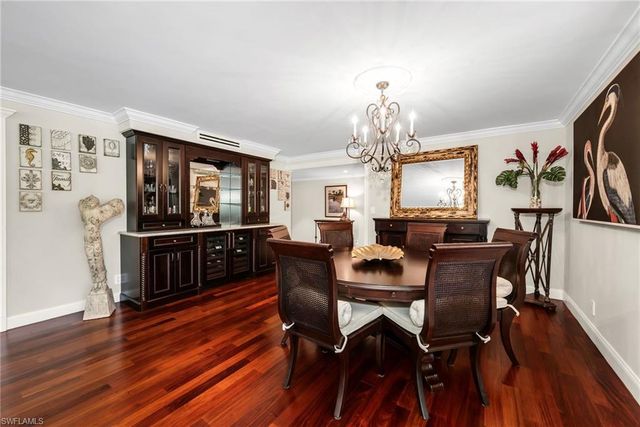 105 Clubhouse LN 389, Naples, FL 34105