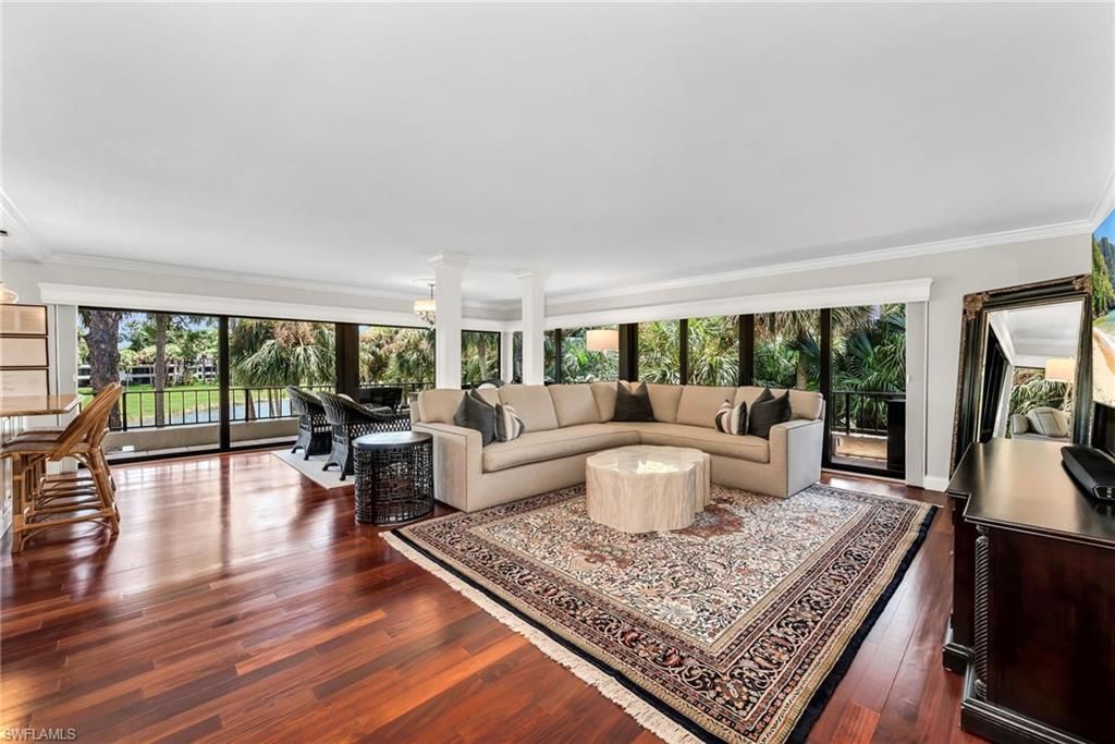 105 Clubhouse LN 389, Naples, FL 34105