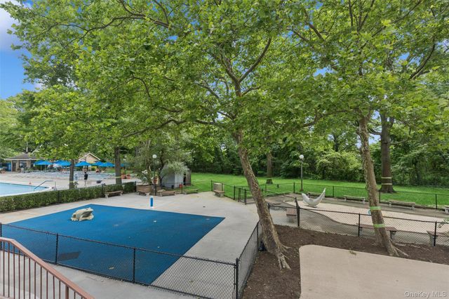 1815 215th Street 6C, Bayside, NY 11360