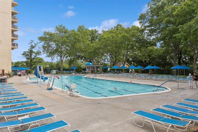 1815 215th Street 6C, Bayside, NY 11360