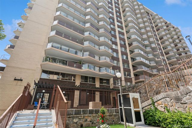 1815 215th Street 6C, Bayside, NY 11360