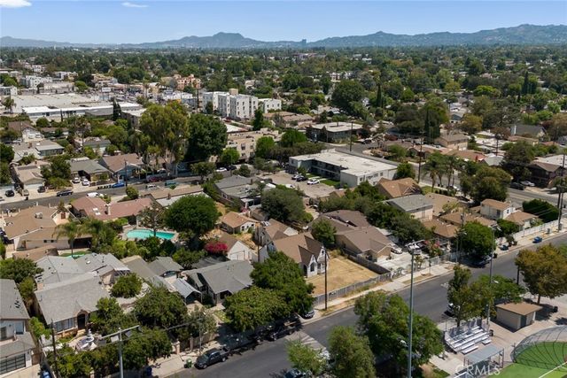 6824 Tyrone, Van Nuys, CA 91405
