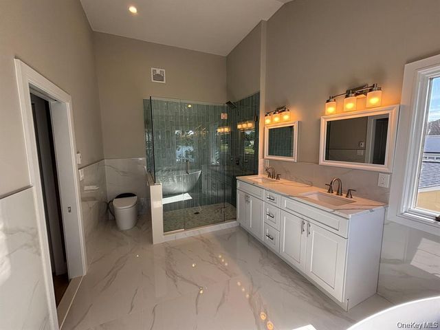35 Adams Avenue, Bayville, NY 11709