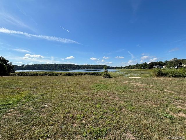 35 Adams Avenue, Bayville, NY 11709