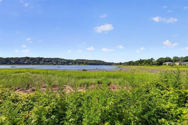 35 Adams Avenue, Bayville, NY 11709