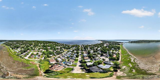 35 Adams Avenue, Bayville, NY 11709