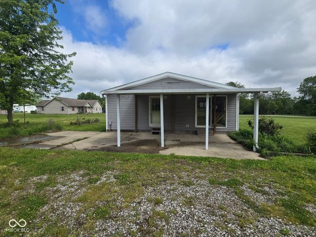 11349 S Singhurst Street, Terre Haute, IN 47802