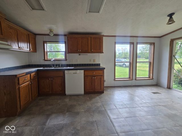 11349 S Singhurst Street, Terre Haute, IN 47802