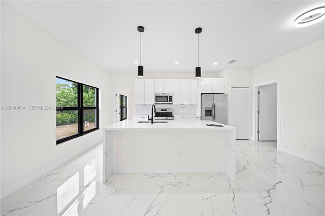 2602 E 2nd st, Lehigh Acres, FL 33936