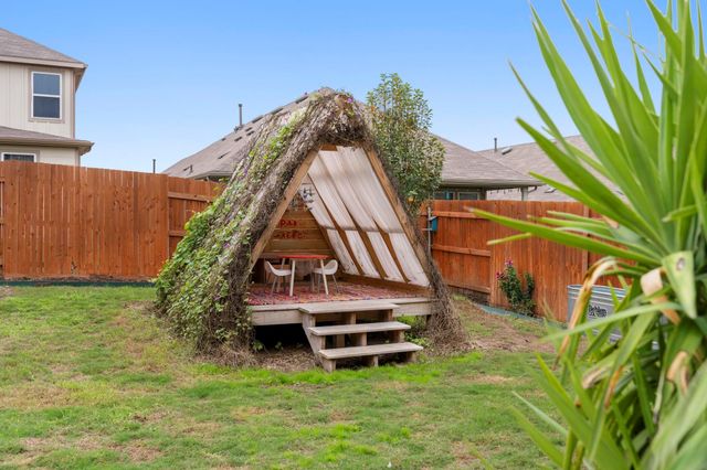 263 Beechnut DR, Buda, TX 78610