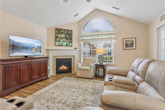 122 Garman LOOP, Yorktown, VA 23690