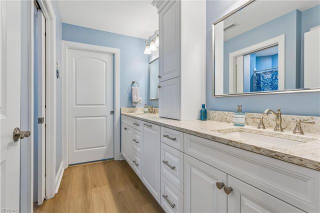 122 Garman LOOP, Yorktown, VA 23690