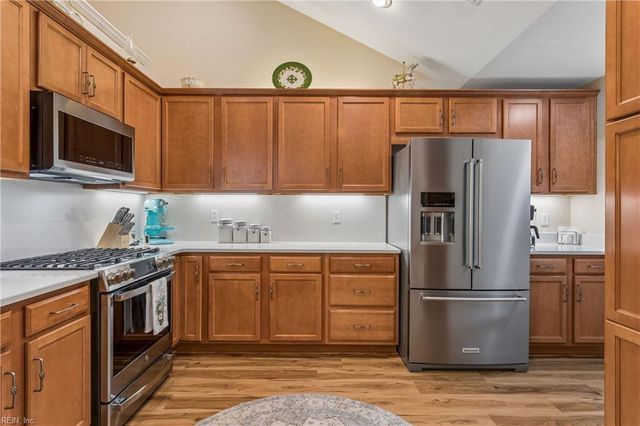 122 Garman LOOP, Yorktown, VA 23690