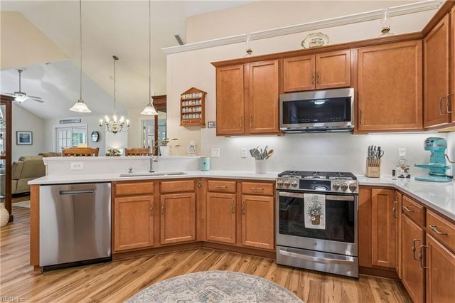 122 Garman LOOP, Yorktown, VA 23690